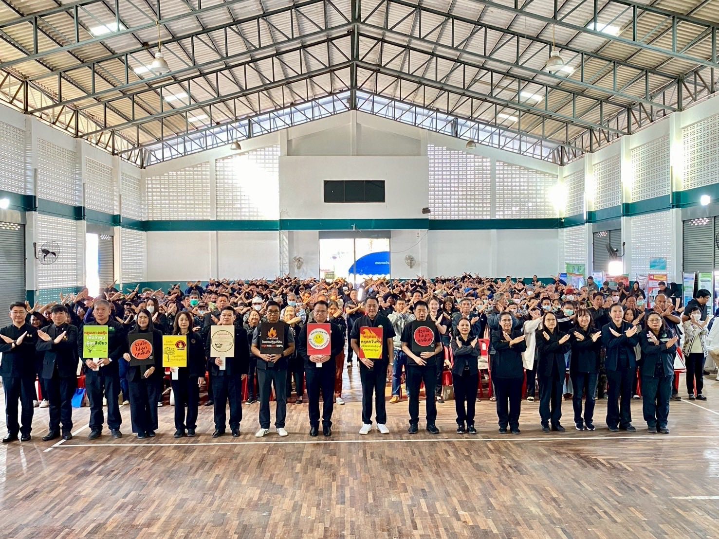 title - ส.ป.ก. มอบเอกสารสิทธิให้เข้าทำประโยชน์ในเขตปฏิรูปที่ดิน 420 ราย ประจำปีงบประมาณ พ.ศ. 2569 ในโครงการพัฒนาองค์ความรู้เกี่ยวกับสิทธิและหน้าที่เกษตรกรผู้ได้รับการจัดที่ดินในเขตปฏิรูปที่ดินก่อนรับมอบเอกสารสิทธิให้ใช้ทำประโยชน์ในเขตปฏิรูปที่ดิน ณ โรงเรียนแม่ตืนวิทยา ตำบลแม่ตืน อำเภอลี้ จังหวัดลำพูน